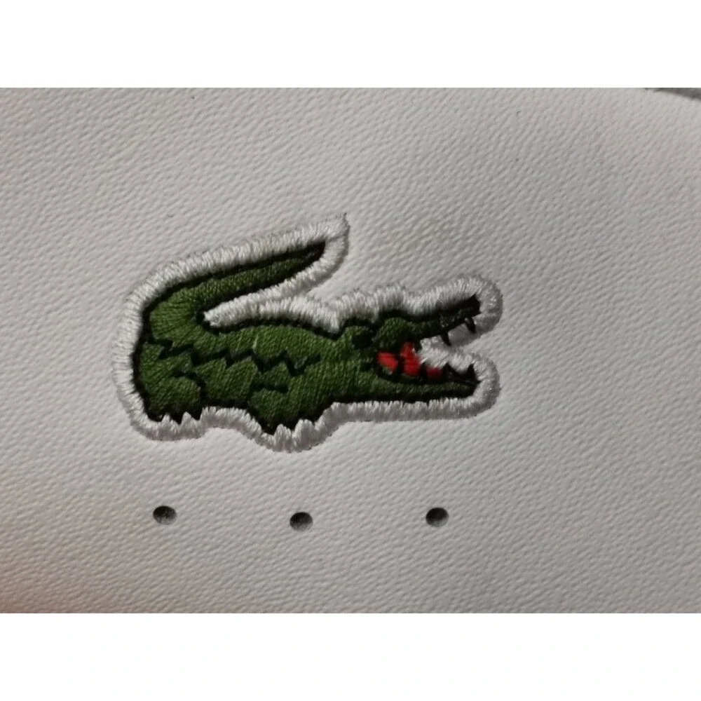 Lacoste court base